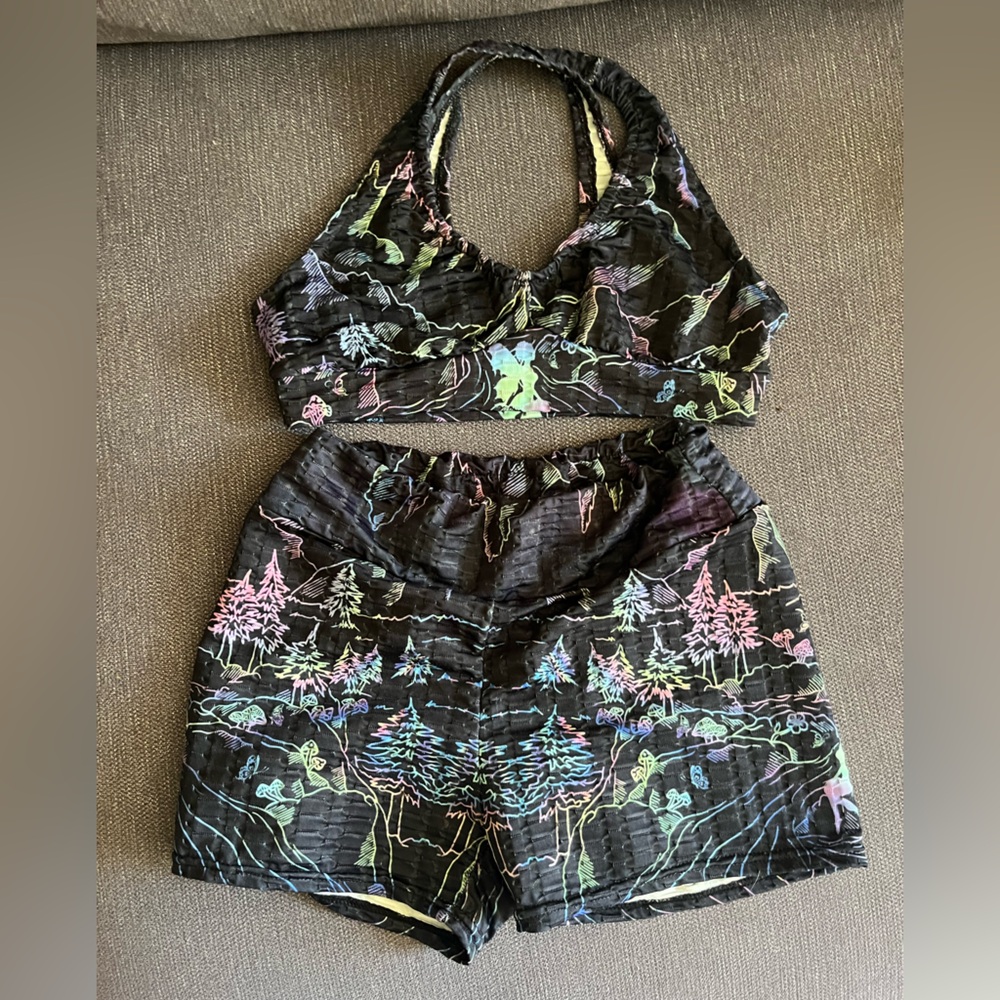 Trippy mountain illuminated short and bra set